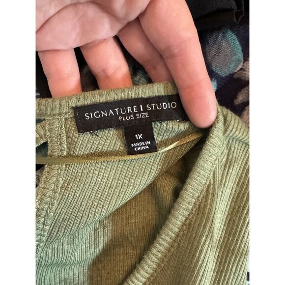 Signature Studios Green Blouse - Plus Size 1x Burn Out Graphic Criss Cross Back - Picture 6 of 6